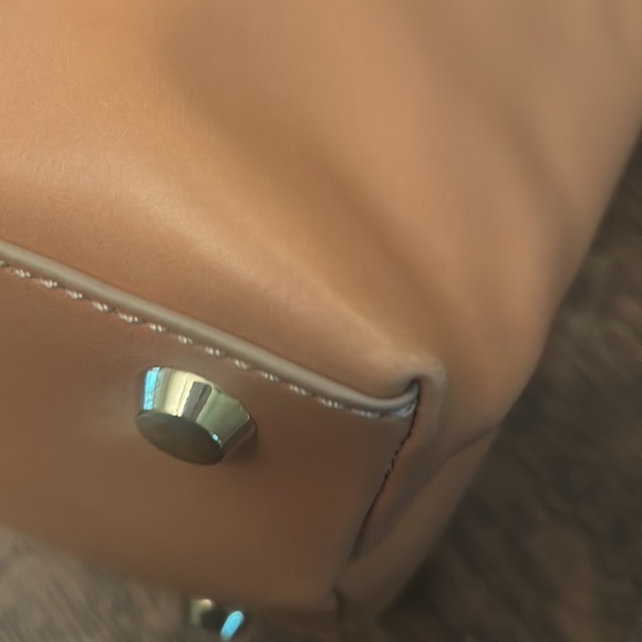 G.I.L.I. Large Leather Tote - Picture 12 of 16